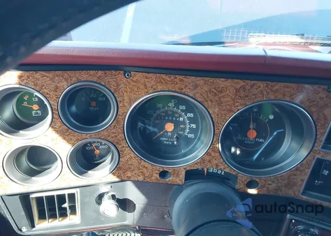 1990 GMC Suburban V15 Conventional z USA, uszkodzony, nr VIN 1GKEV16K1LF530005